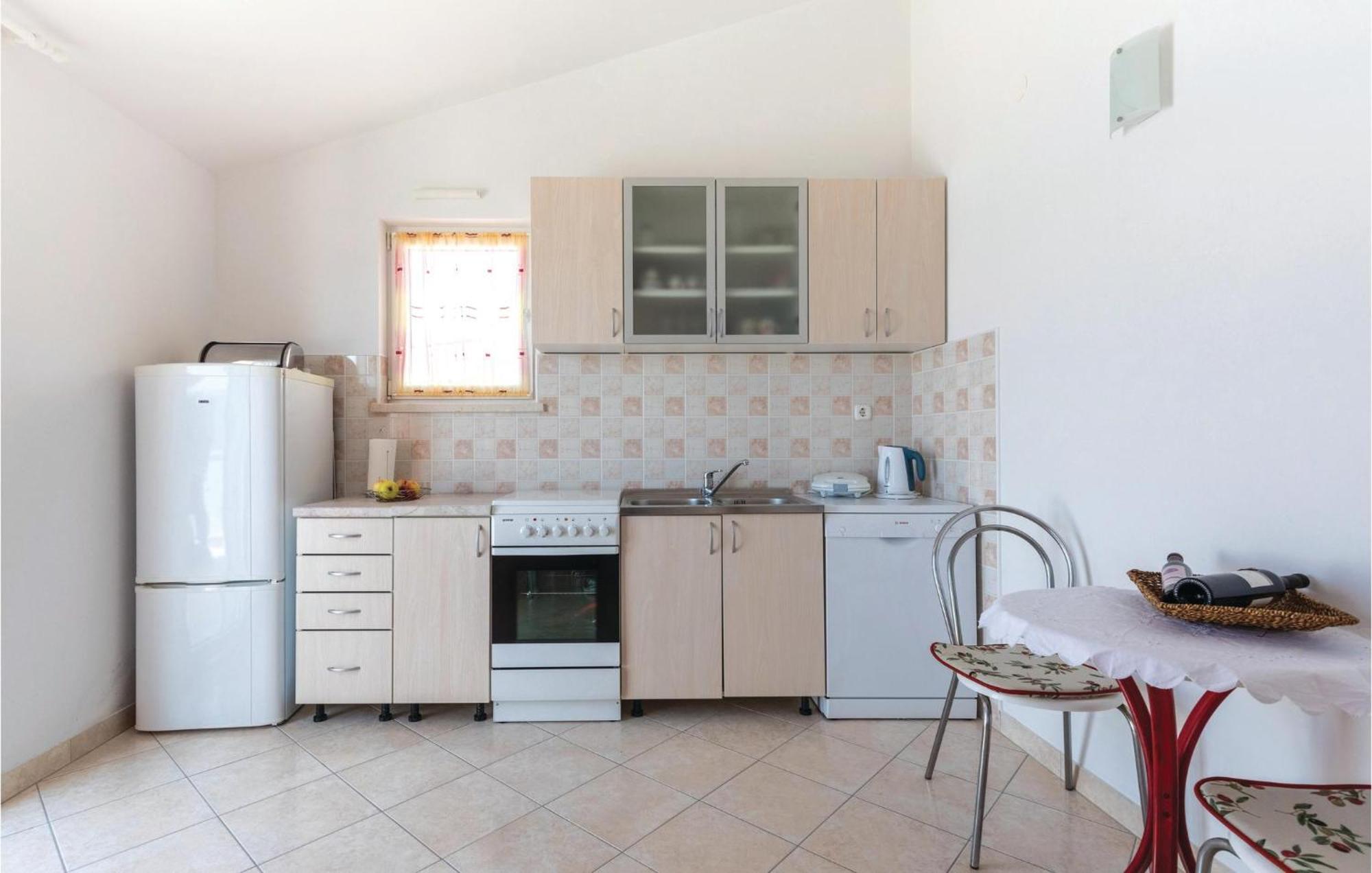 2 Bedroom Lovely Apartment In Komarna Klek Exterior photo