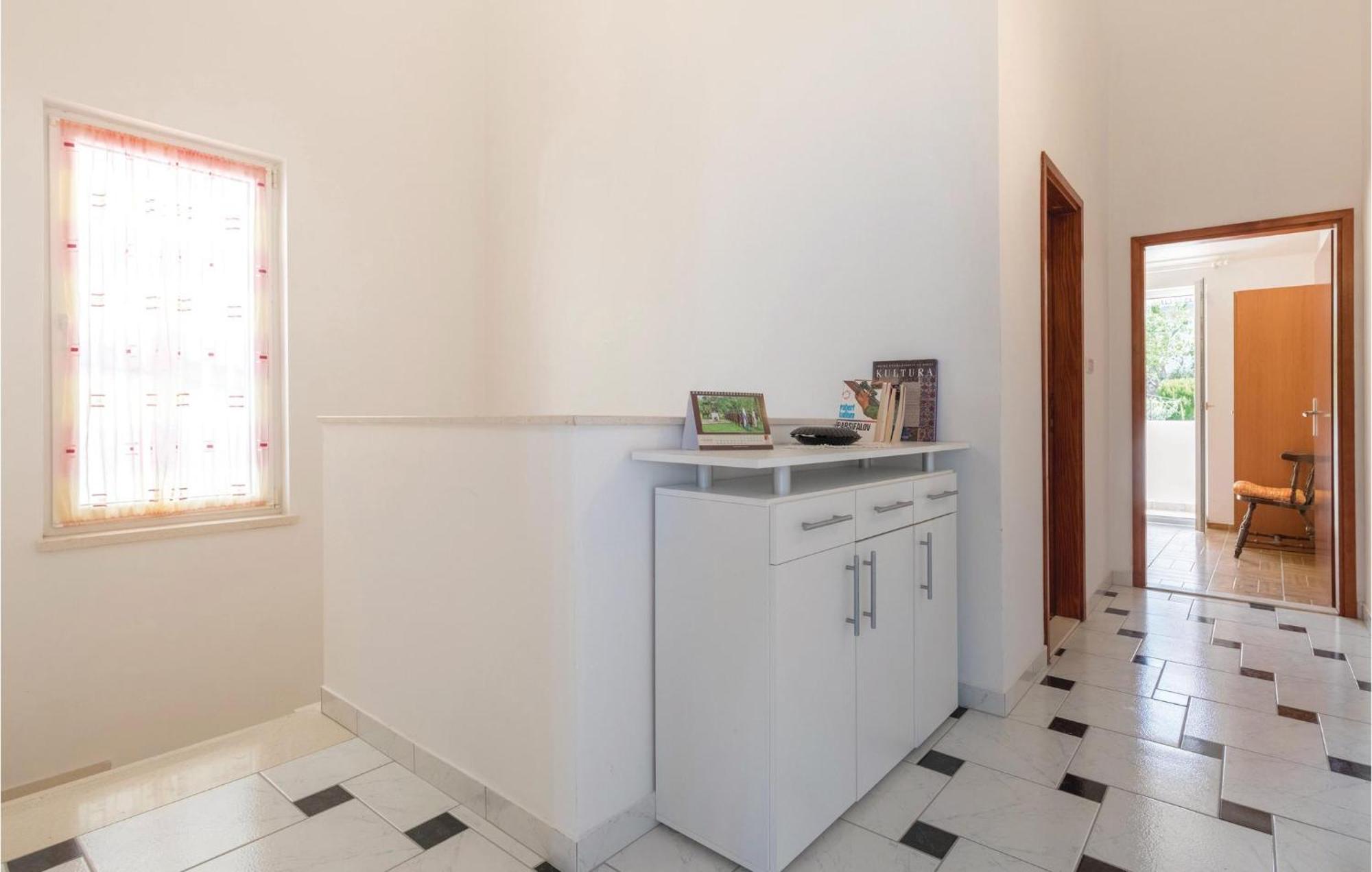 2 Bedroom Lovely Apartment In Komarna Klek Exterior photo